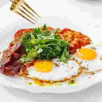 eggs-tomato-beans-and-bacon.webp