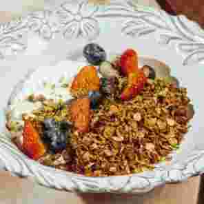 greek-yogurt-granola-and-fresh-berries.webp
