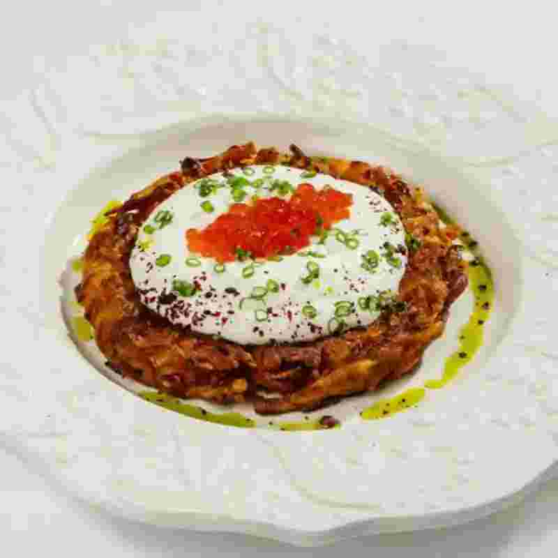 potato-rosti-with-creme-fraiche-and-salmon-caviar.webp