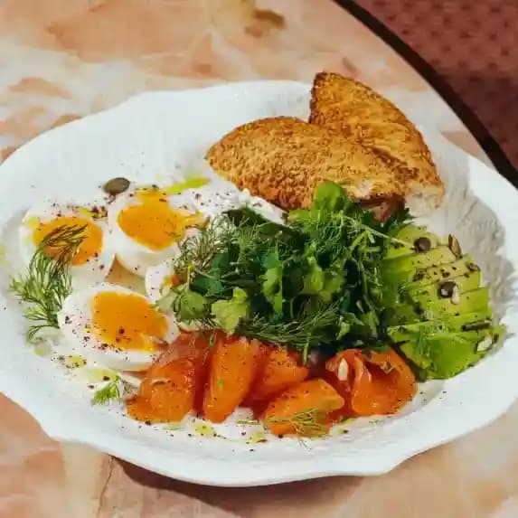 breakfast/20260609112122-boiled-eggs-avocado-and-lightely-salted-salmon.webp