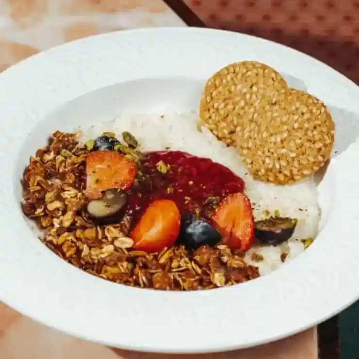 breakfast/20260609112426-rice-porridge-with-raspberry-jam-and-butter.webp