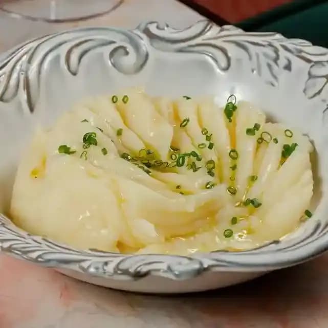 meals/20260609083841-mashed-potatoes-with-truffle-oil.webp