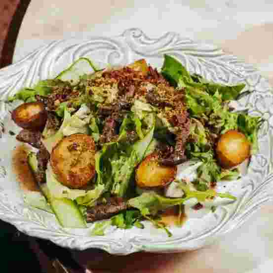 beef-tenderloin-and-baby-potatoes-salad.webp