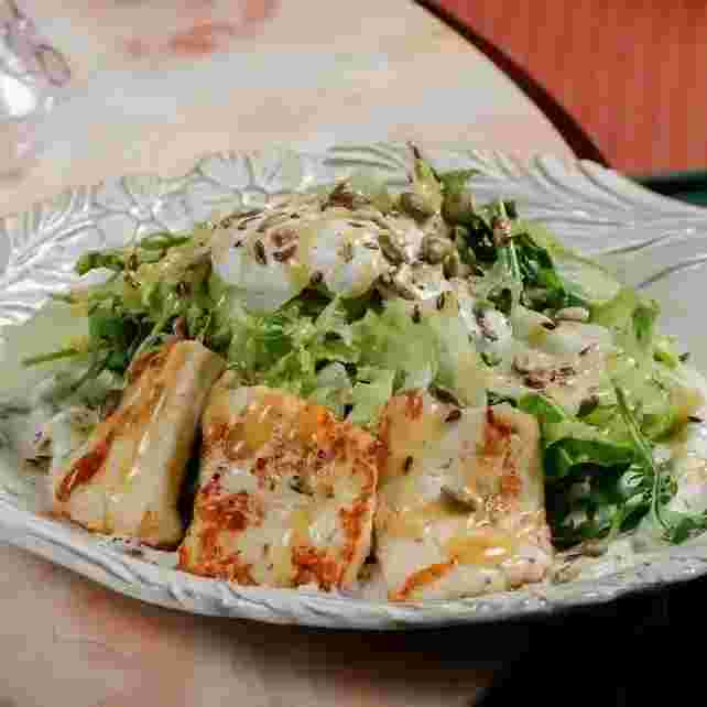 green-salad-with-avocado-grilled-halloumi-and-basil-yogurt.webp