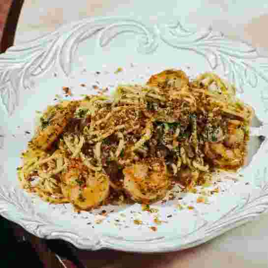 spaghetti-aglio-e-olio-with-shrimps.webp